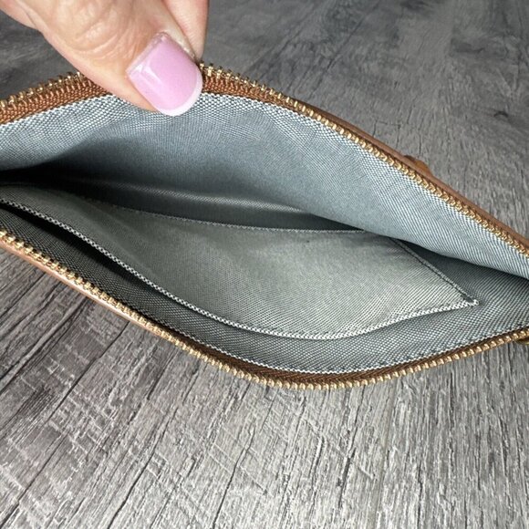 Fossil Wristlet‎ Wallet Genuine Leather Embossed Tan Inner Pocket Zip Pouch 6x9" - Picture 5 of 7